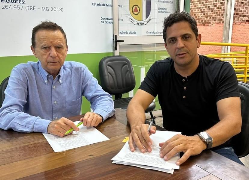 Vittorio e Heron nomeiam 380 profissionais de educação aprovados em concurso público