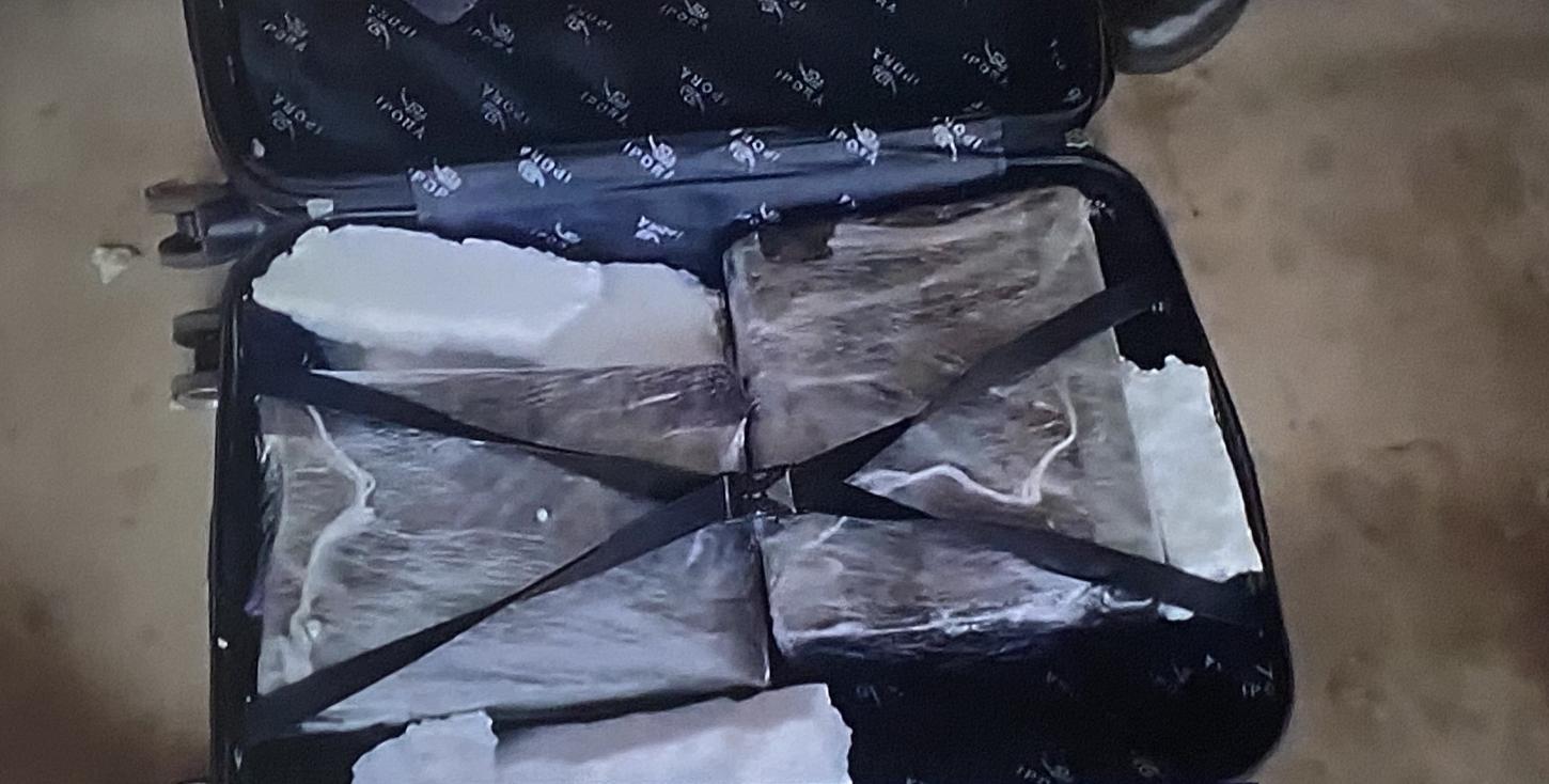 Duas mulheres presas com 72 barras de maconha em Betim