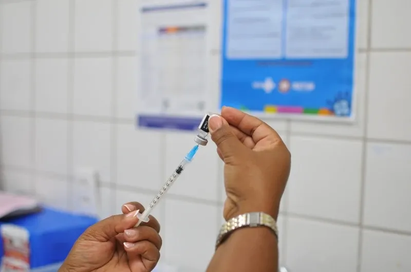 Betim recebe novos lotes de vacinas contra COVID-19, Dengue e HPV