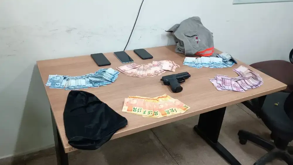 Enfermeira da família suspeita de arquitetar assalto no trabalho