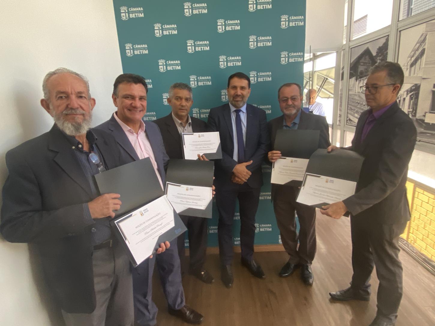 Câmara de Betim homenageia nova diretoria do Compeb