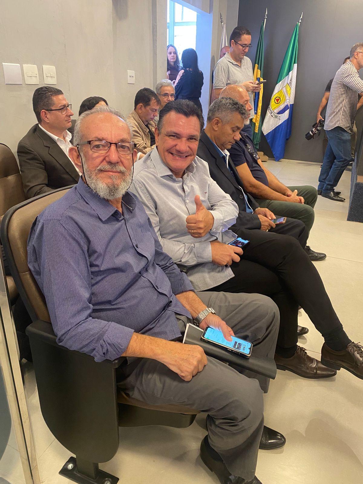 Pastor Epifânio recebe Moção de Congratulações da Câmara Municipal de Betim