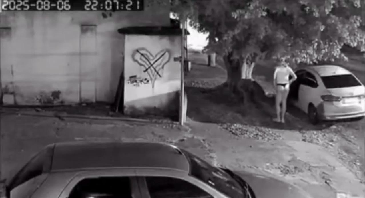 Bispo filmado de calcinha e peruca ganha R$ 39 mil mensais