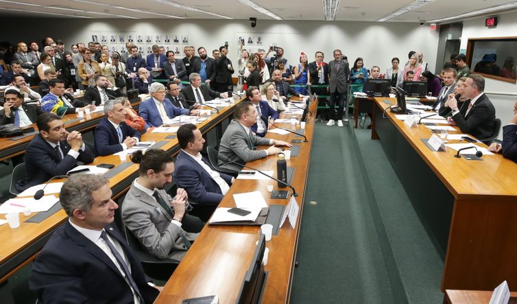Conselho de Ética arquiva representação contra Eduardo Bolsonaro