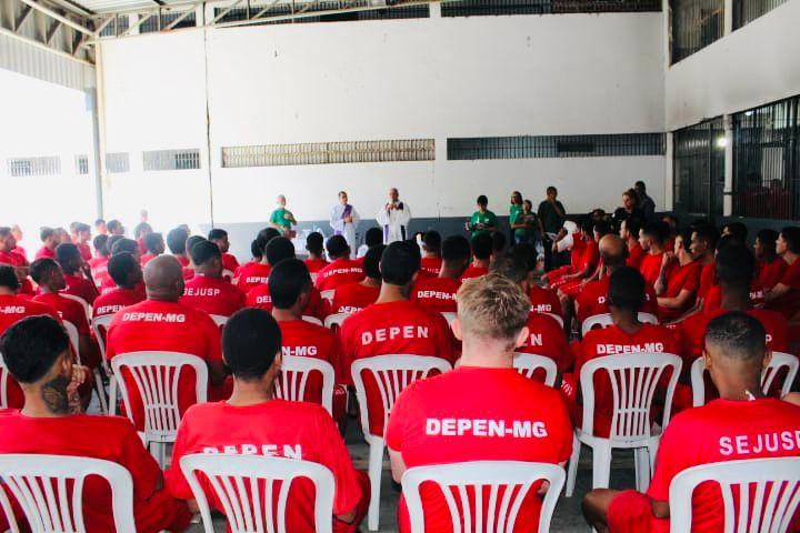 Igreja Católica realiza trabalho de fé com detentos no Ceresp de Betim
