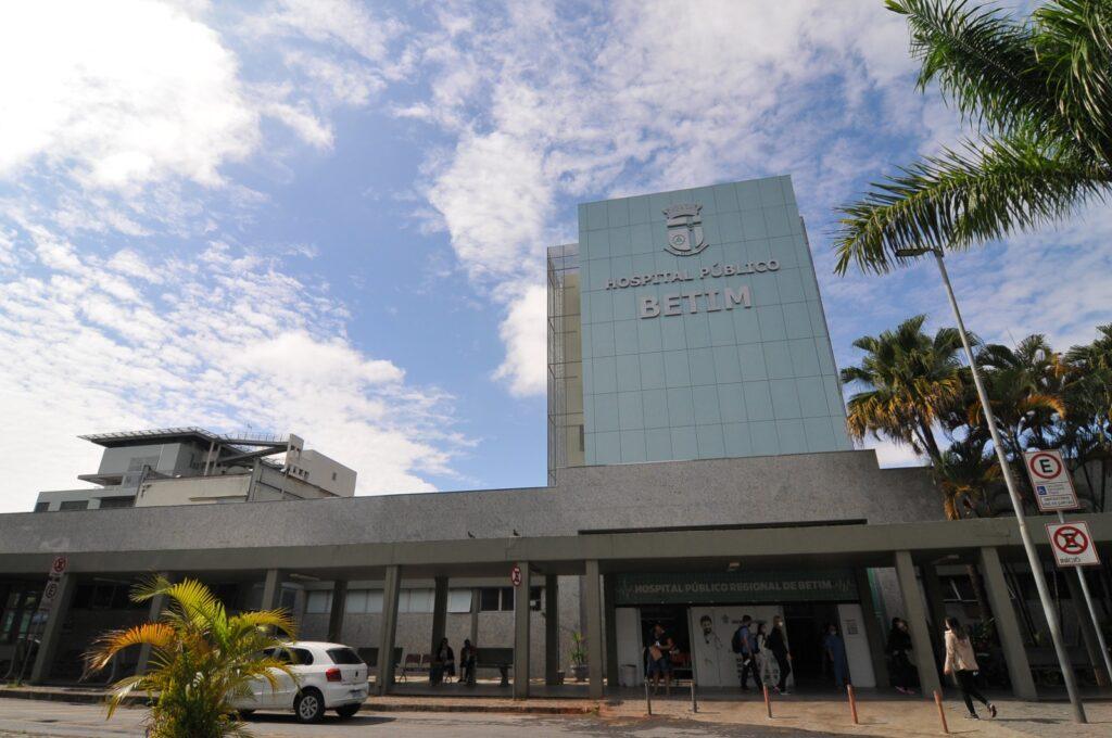 Polícia investiga morte de homem deixado em entrada do Hospital Regional