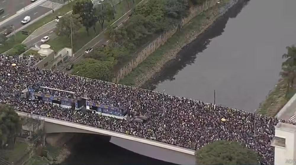 34ª Marcha para Jesus reúne multidão em SP com forte presença de autoridades políticas