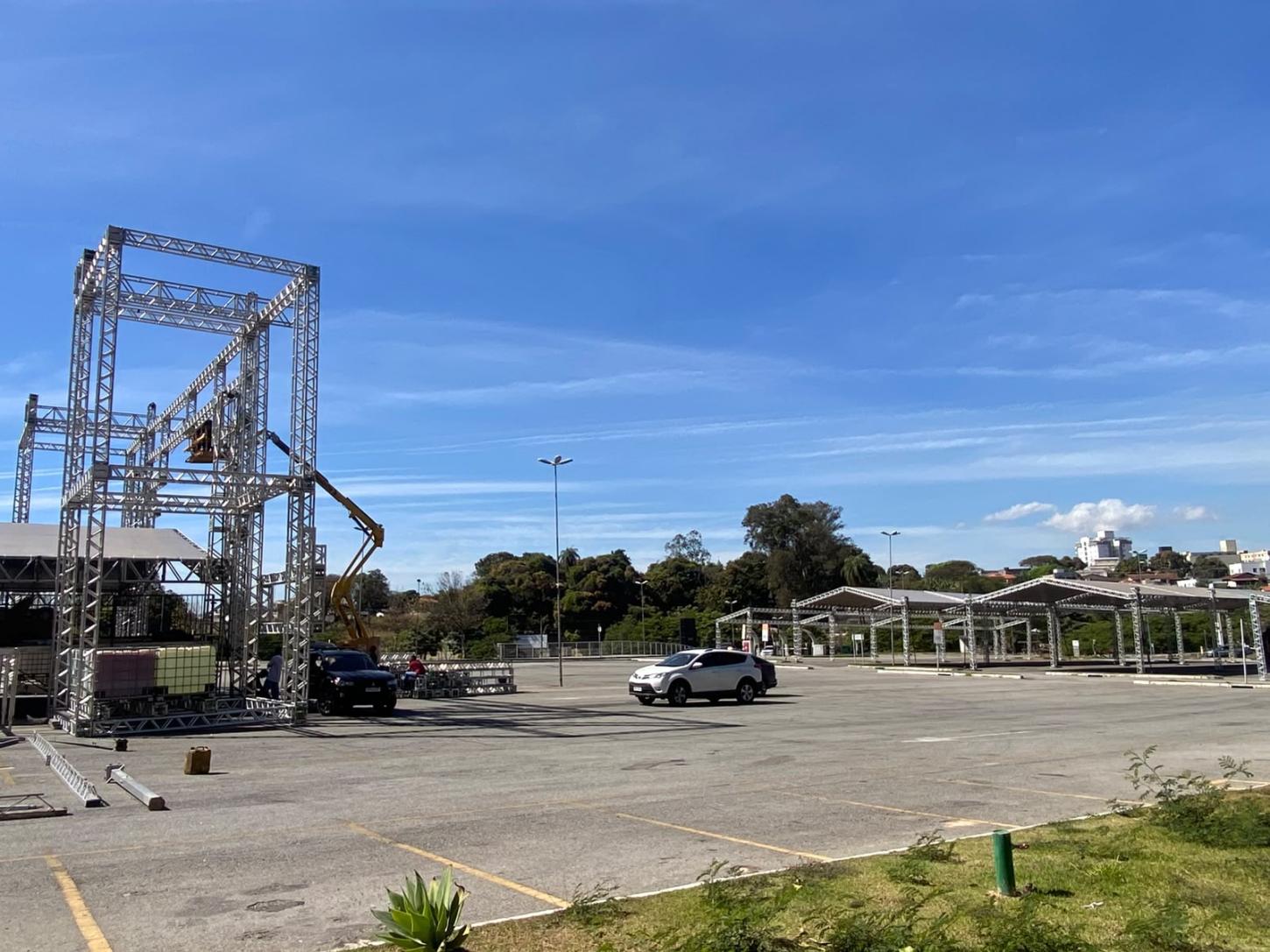 Estrutura da Expo Betim Cristã começa a ser montada no Monte Carmo Shopping